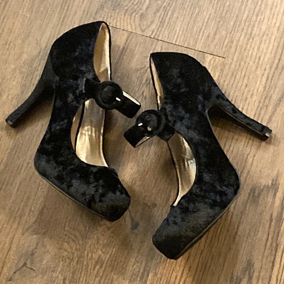New Black Velvet Platform Heels    Size 7 - Picture 5 of 9